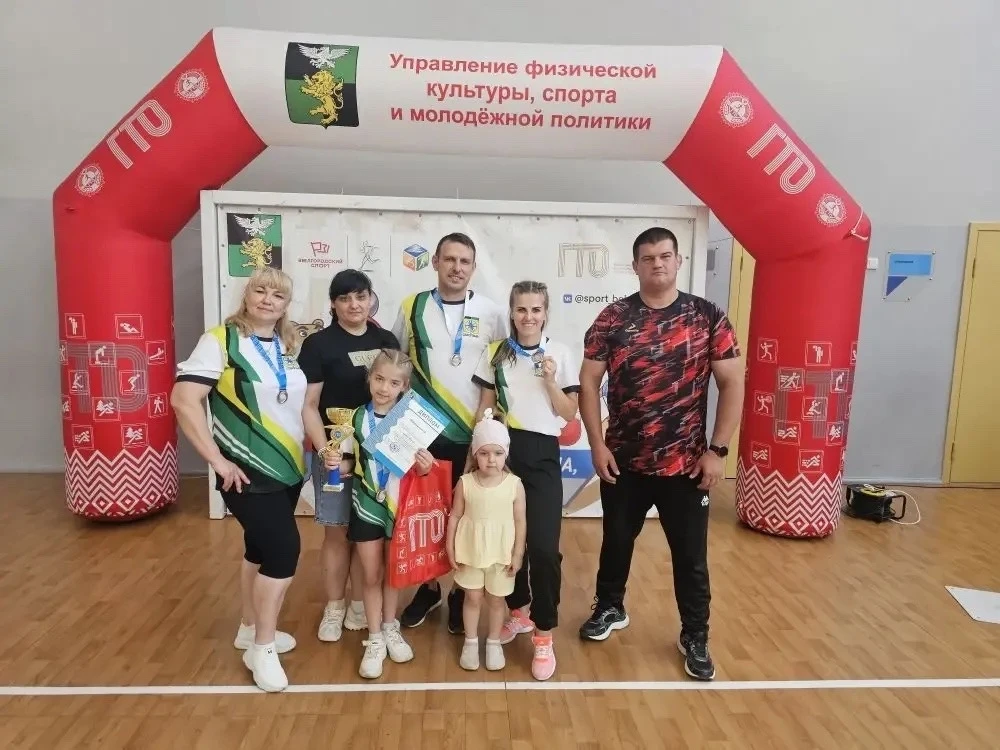 Семейная команда «Чайка», представляющая нашу школу заняла почётное 2 МЕСТО на фестивале Всероссийск