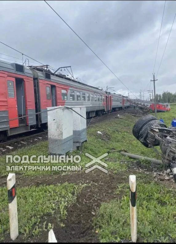 🚛 В 10:28 на железнодорожном переезде пригородный поезд № 6429 «Орехово-Зуево — Алекса...