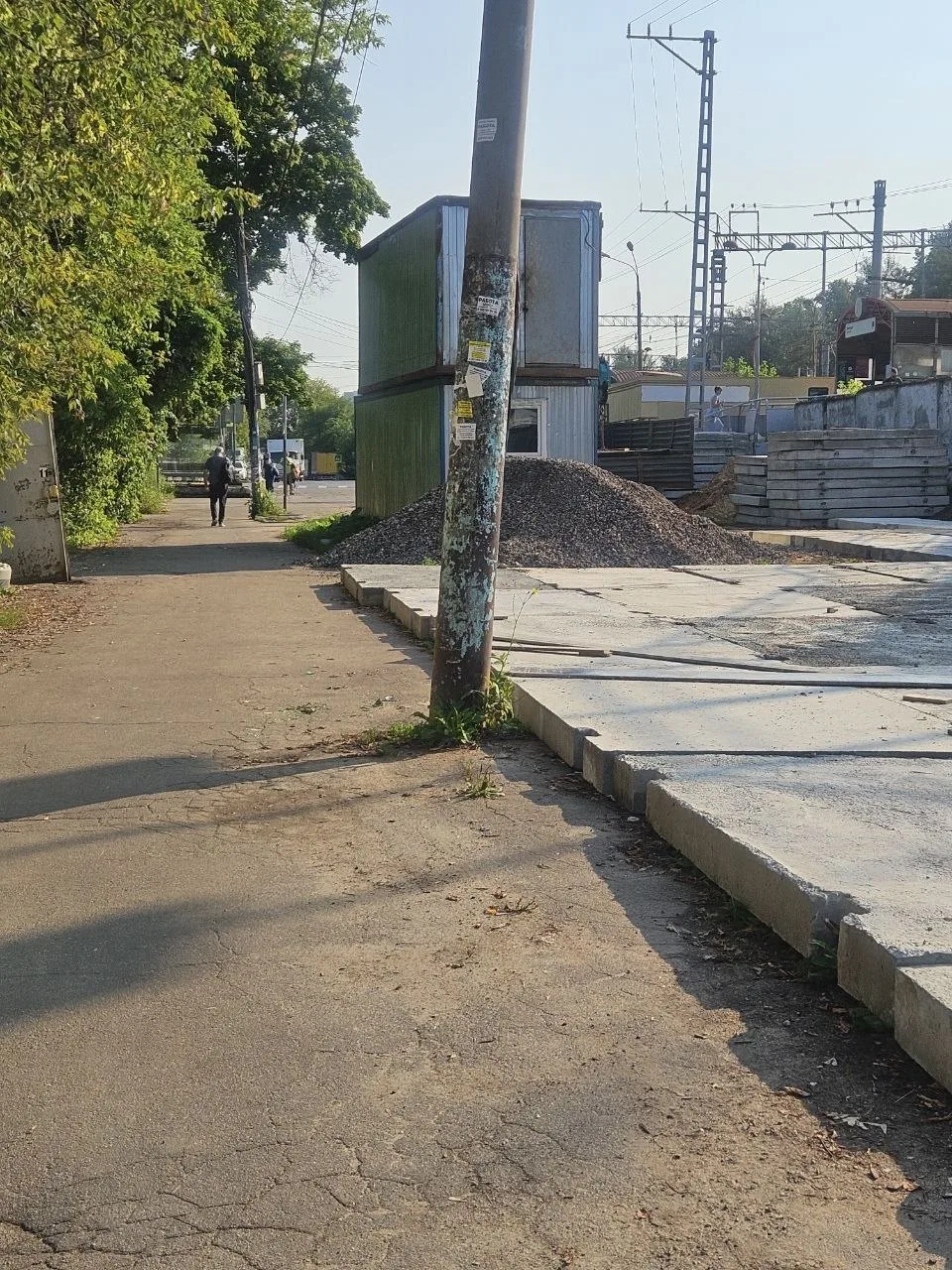 От подписчицы:

Около пл.Тайнинской в Мытищах активно строится непонятный городок из бытовок. Информ