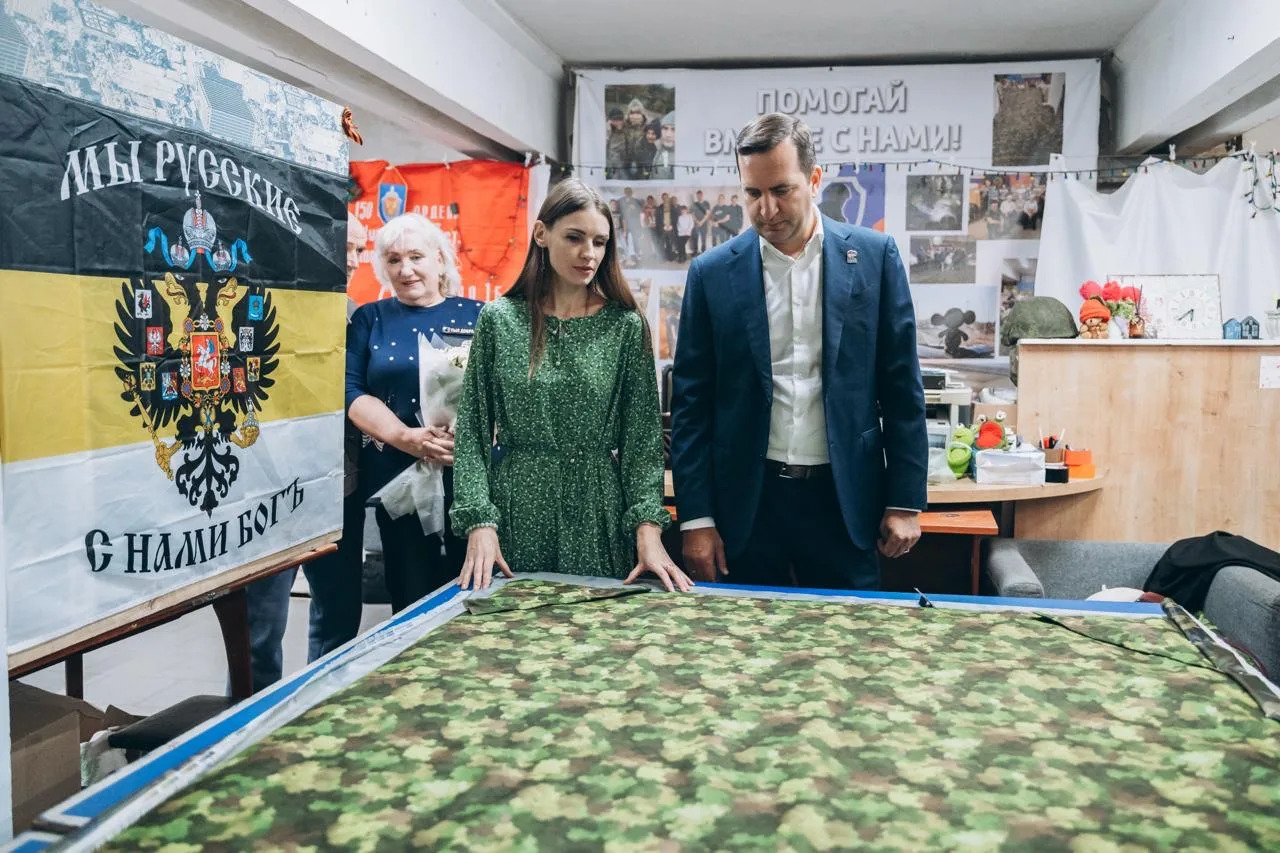 По приглашению руководителя волонтёрского движения «Тыл добра» Ольги Смирновой приехал в их штаб в Л