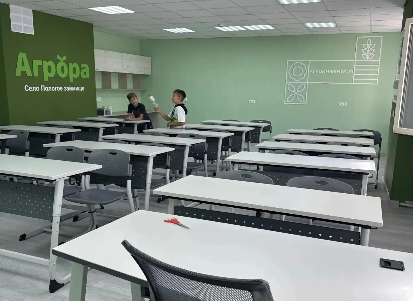 В пяти школах Астраханской области сегодня открыли десять агроклассов в рамках национал...