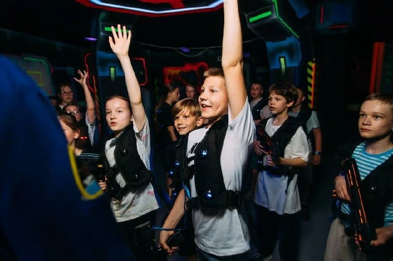 🚀 Космос эмоций начинается в парке «Космостанция»  Здесь скорость, командная работа и азарт решают в