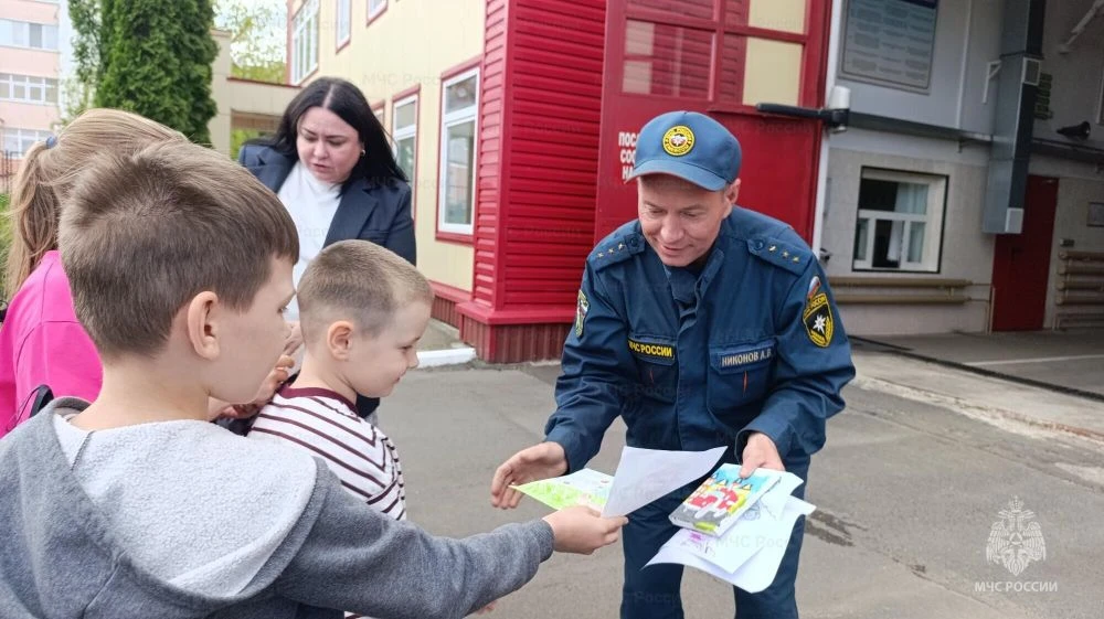 🟠 Маленькие гости в мире больших подвигов   В пожарно-спасательной части № 1 г. Орла прошла познават