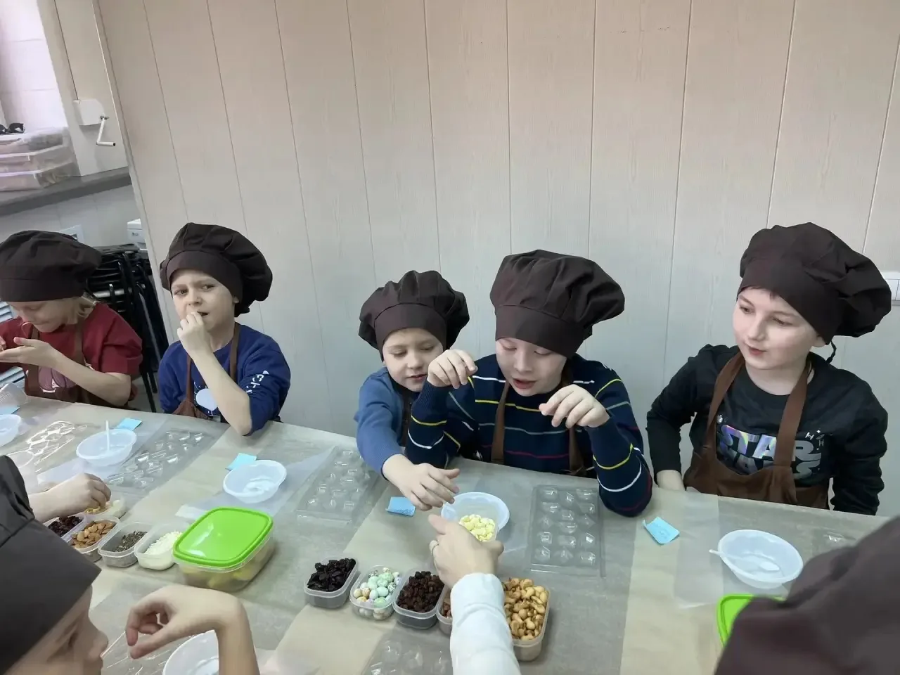 🍫 Отличный мастер-класс в "Шоколадном доме" для 2 "А" класса 🍫  15.03.2026 г. ученики 2 "А" класса о