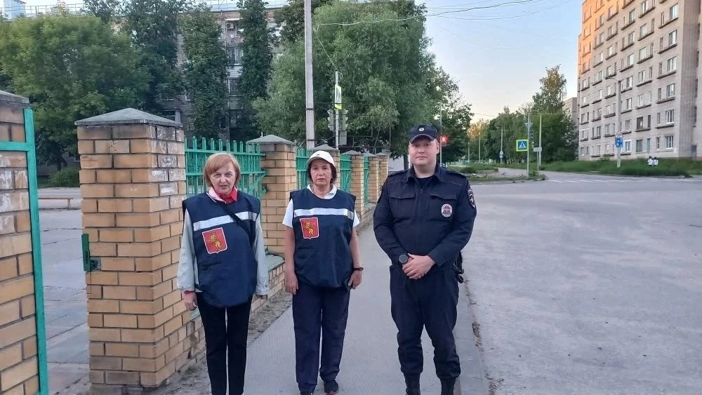 💪🔥 Народная дружина «Новый рубеж»: на страже безопасности вместе с правоохранителями! 🛡️👮‍♂️

🏙