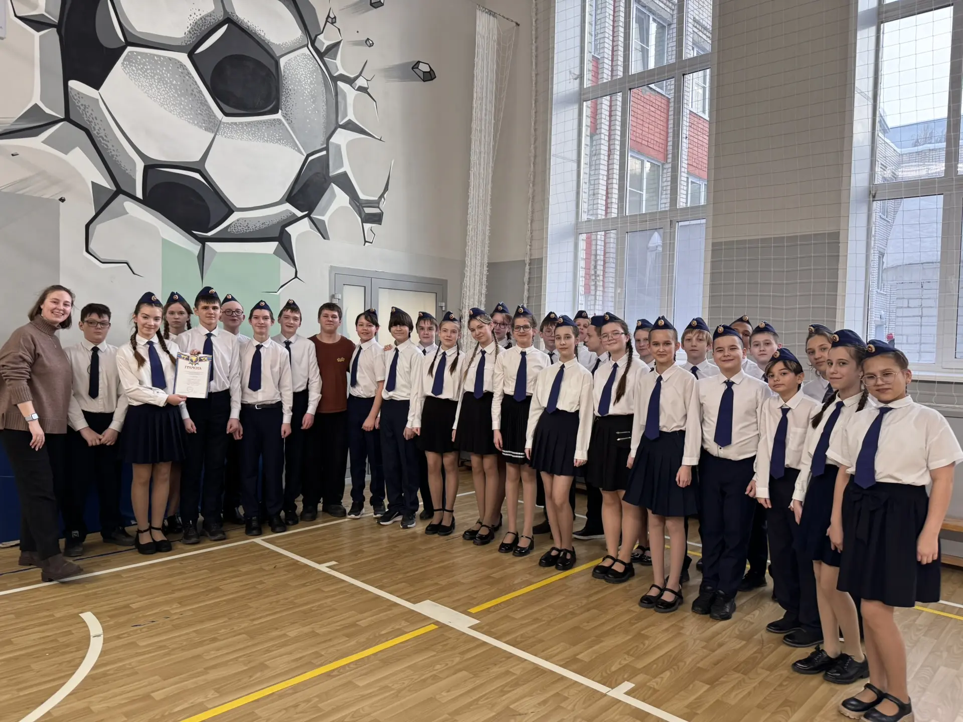 🇷🇺 Смотр строя и песни в нашей школе!  В преддверии Дня защитника Отечества в нашей школе прошел кон