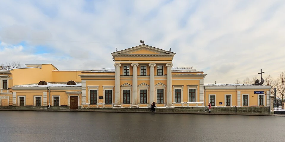 Моховая, 6–8. Городская усадьба, главный дом с флигелями и службами