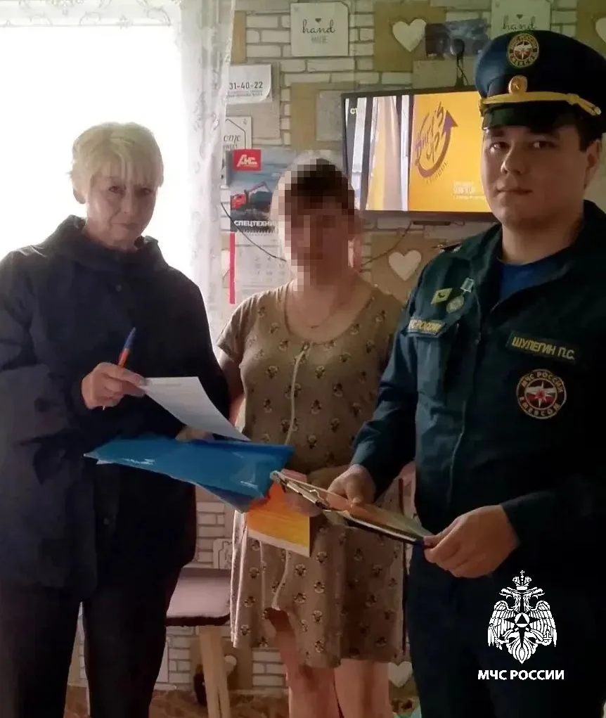 Перед началом учебного года сотрудники МЧС России проводят профилактическую работу с мн...