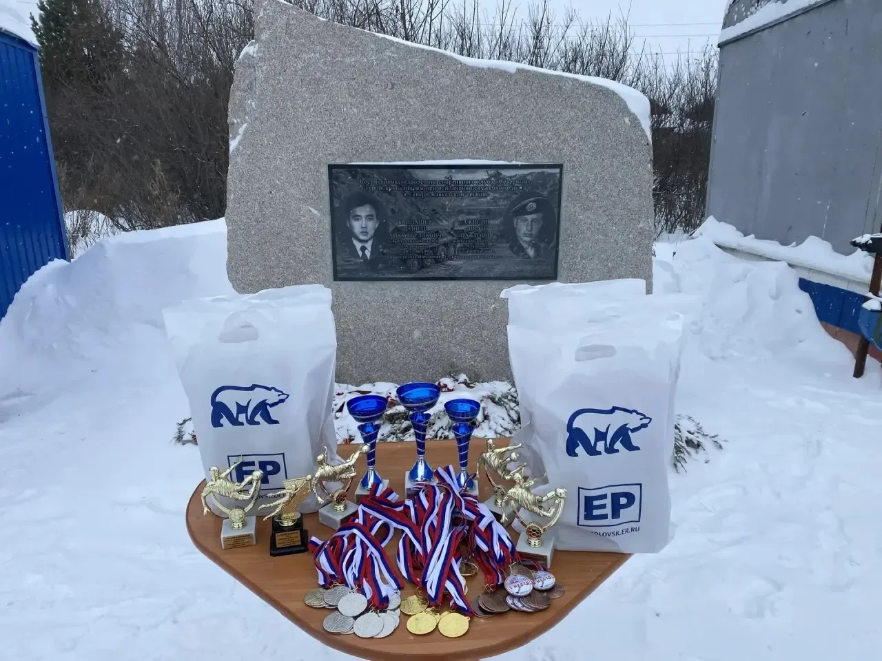 Сегодня на площадке дворового клуба «Северный» прошел турнир по зимнему футболу, приуро...
