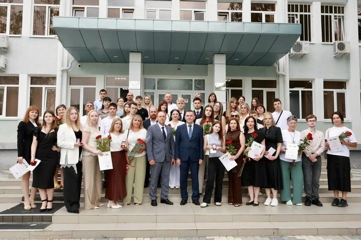 В Майкопском районе провели торжественную церемонию чествования наших лучших выпускников – медалисто