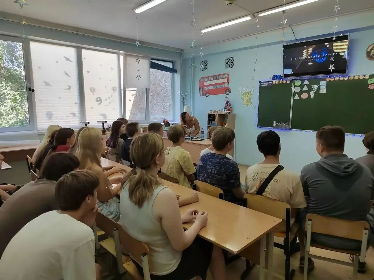 В МАОУ СОШ № 28 был организован просмотр документального фильма «Неонацизм: истоки и последствия».

