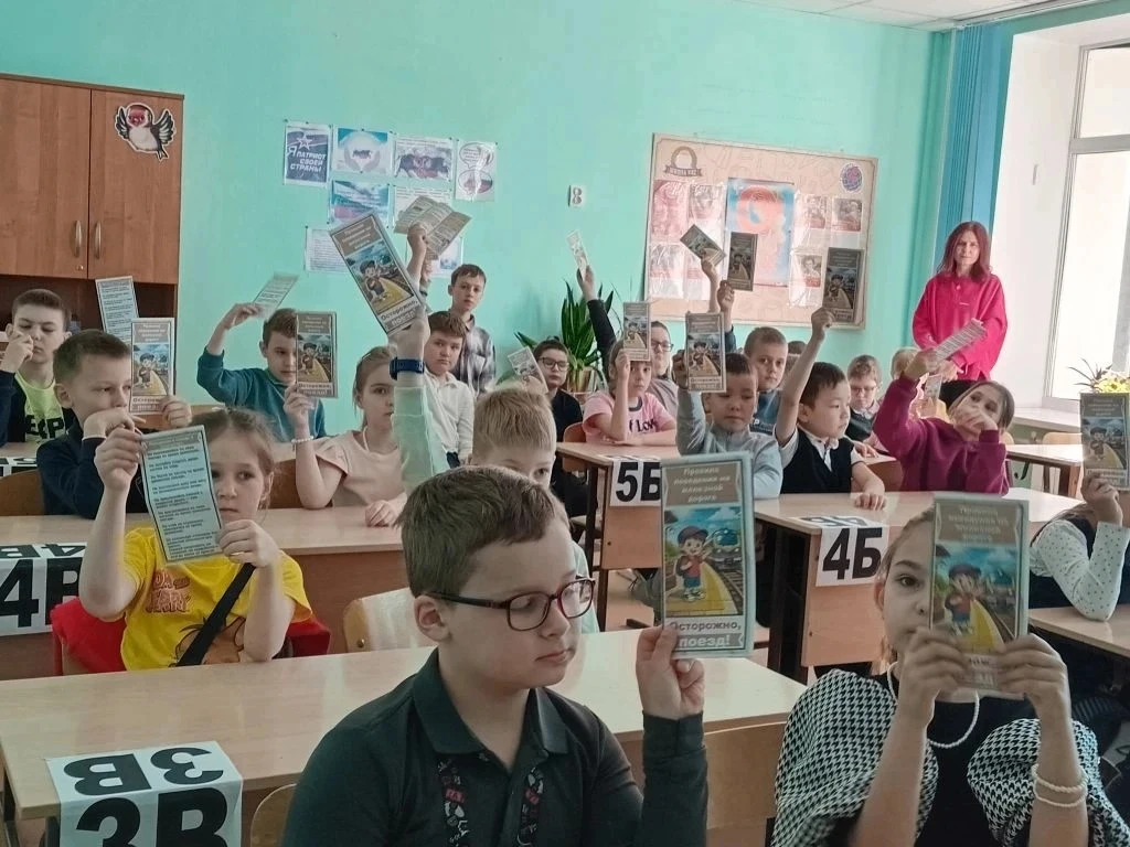 В нашей школе прошел детский месячник " Уступи дорогу поездам", который направлен на 
формирование б
