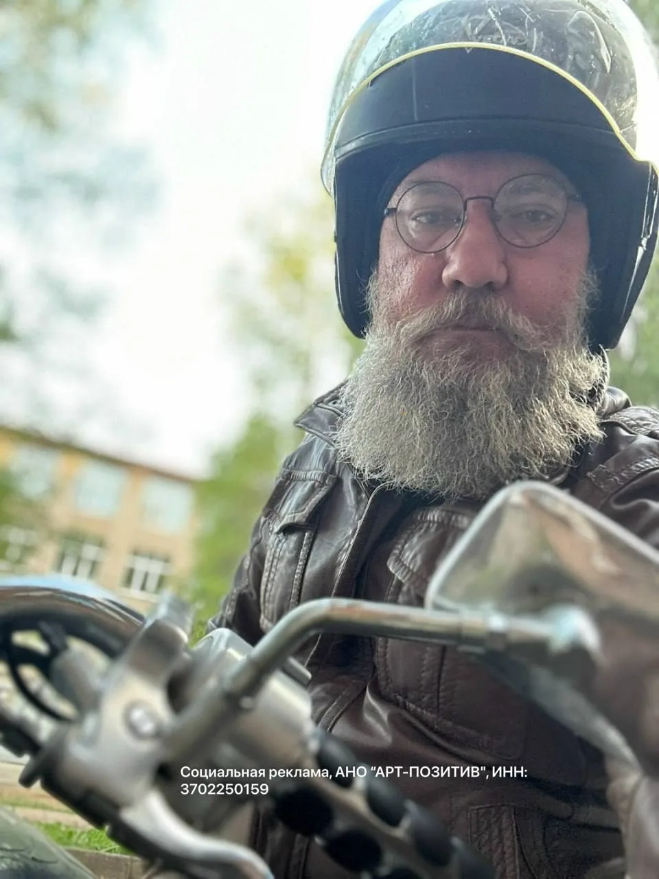 В Иваново живёт байкер, который однажды понял: если не он — то никто. 

Александр не стал ждать помо