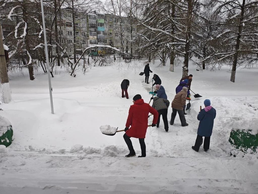 Сегодня, 10 января 2026 года, в субботу, в лицее прошёл субботник. В нём приняли активн...