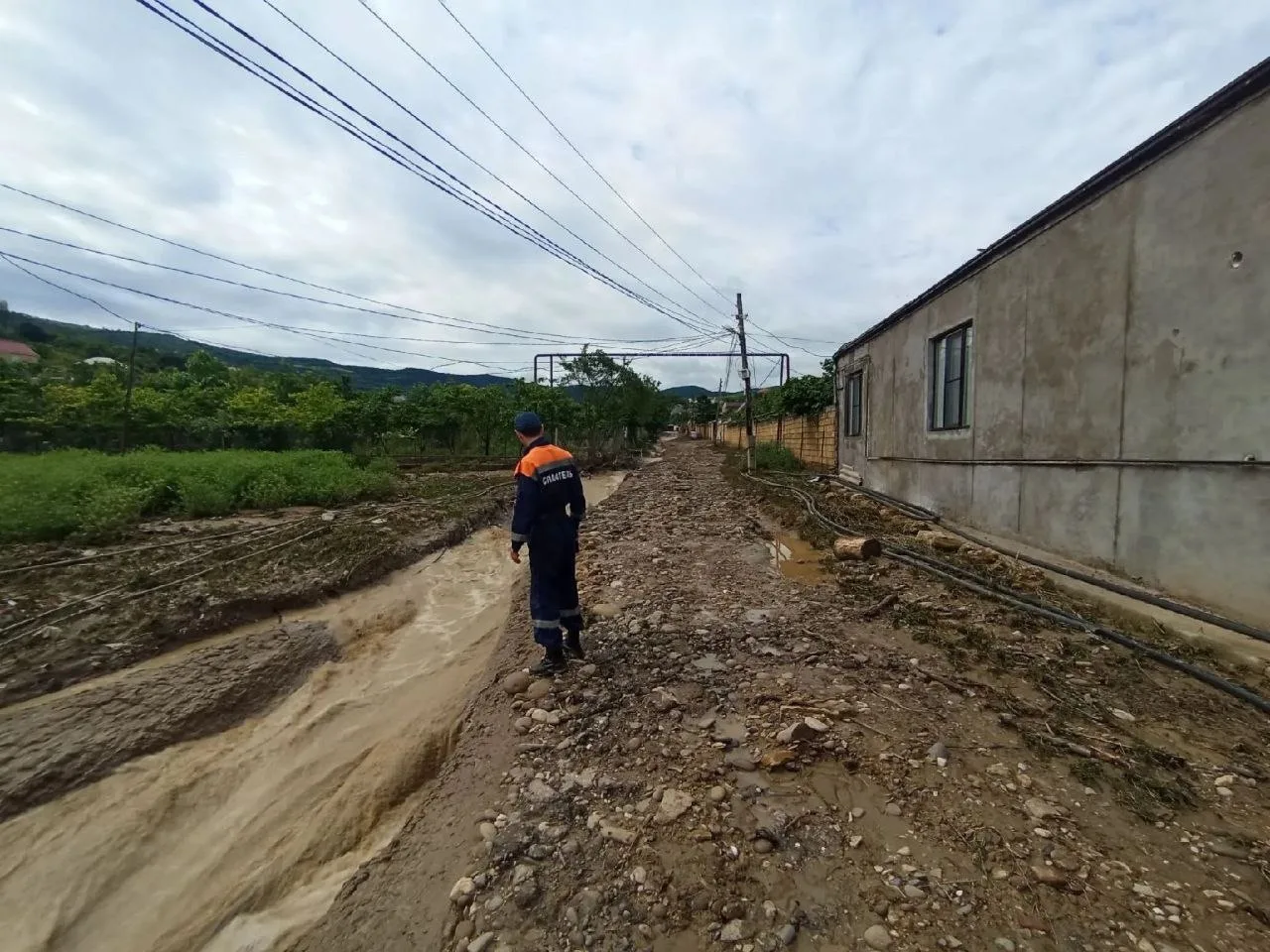 В населенном пункте Дарваг Табасаранского района произошло подтопление улицы, вызванное...
