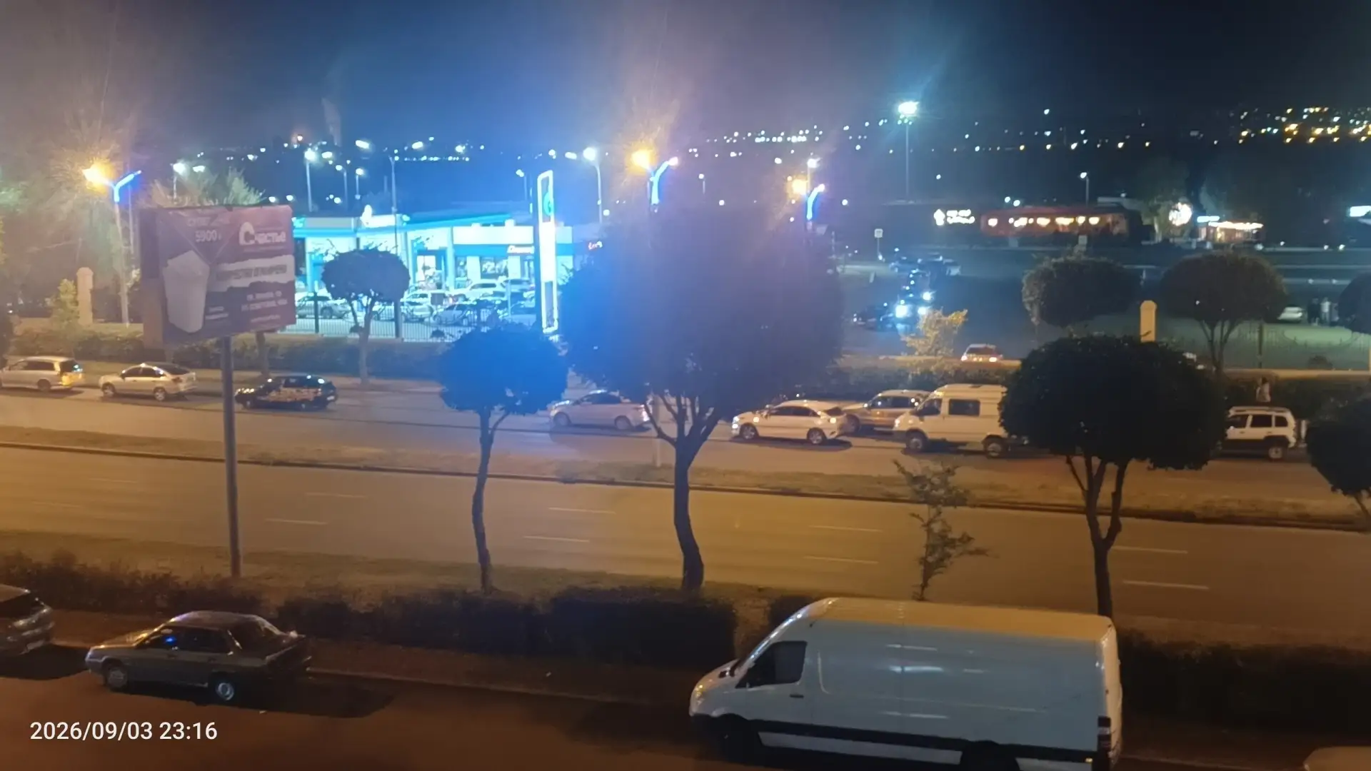 Что у нас в городе творится с бензином. Это просто мрак. На Континенте круглые сутки во...
