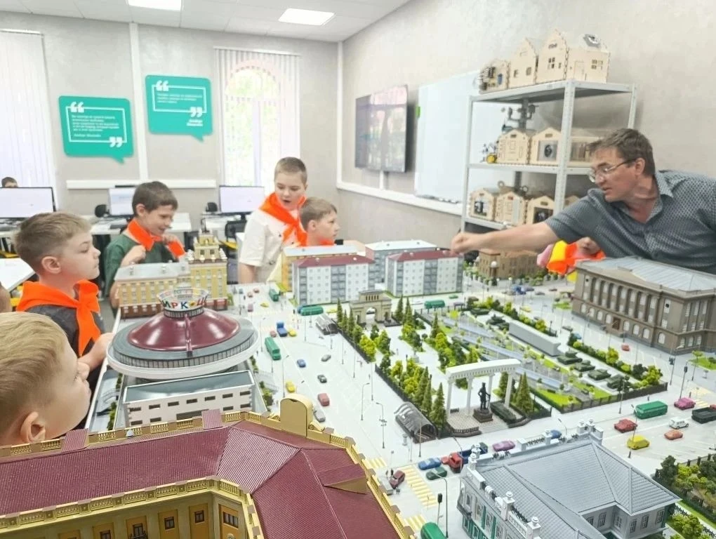 Воспитанники школьного лагеря "Солнышко" посетили региональный центр «Сириус 26»! 🧑‍🎓🧑‍🏫🧑‍💻 

