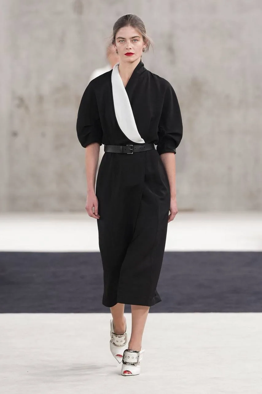 Перемещаемся в Оперу Бастилии, где прошёл показ Lanvin. В превью к показу под звучание ...