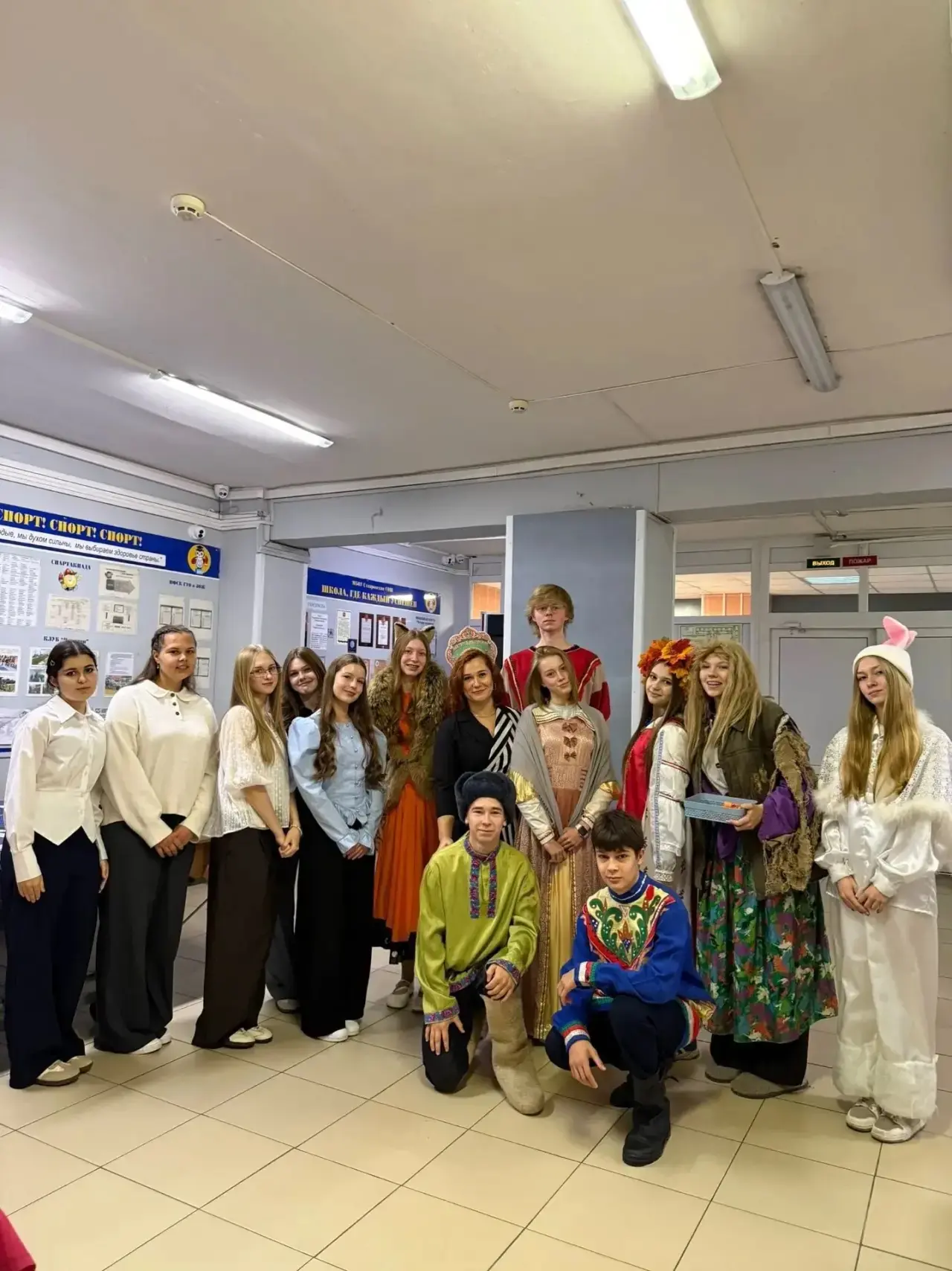 🌟 В преддверии дня учителя 10 класс организовал сказочную атмосферу для встречи педаго...