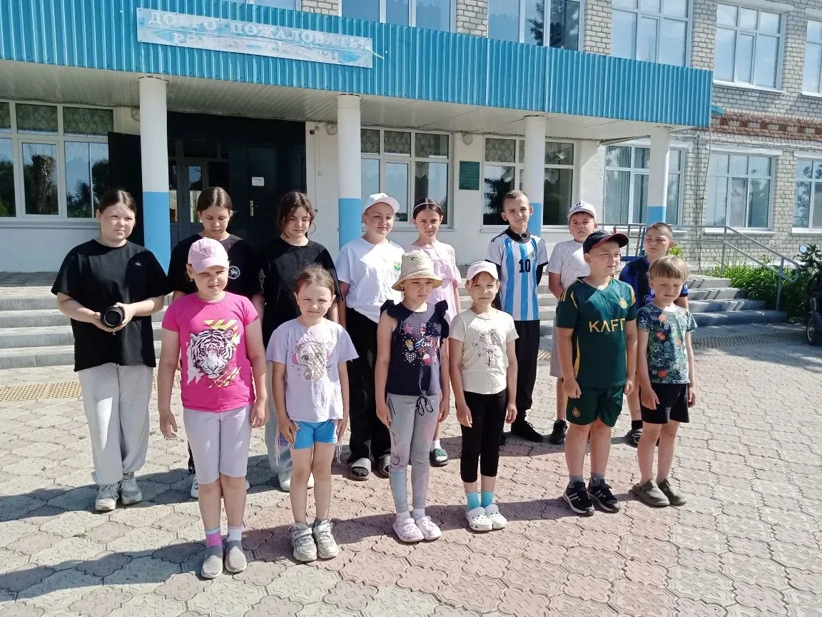 День 12 в пришкольном лагере: «День России»

Сегодня в лагере прошёл яркий и насыщенный «День России