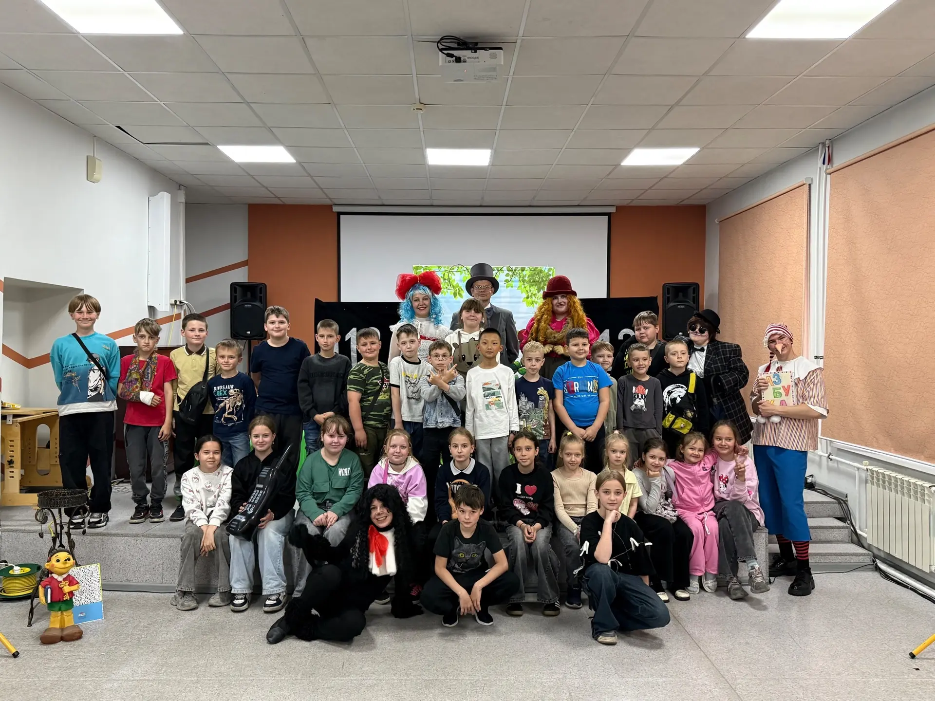 🎭 Праздник прямо в школе: открытие смены, крутые гости и тайны Приморья! ☀️