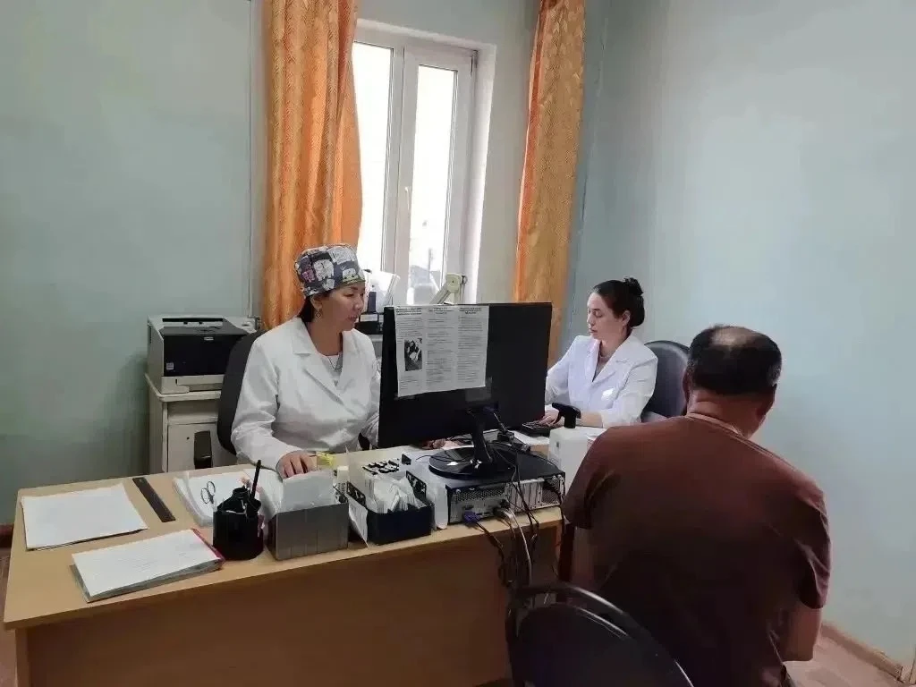 Более 2500 жителей четырёх районов Бурятии обследовали мобильные бригады врачей

Проект «Мобильные м
