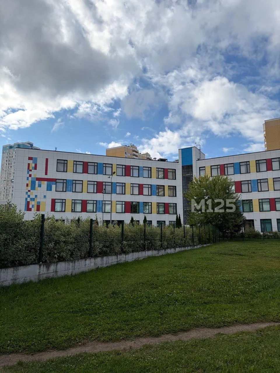 💜 Школа и дворы на Синявинской ждут ребят. Совсем скоро тут будет куча детей) Да и воо...