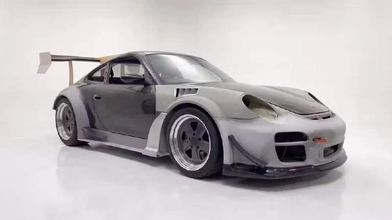 Porsche 911 лишили фирменного оппозитника и поставили вместо него американский V8 от Ch...