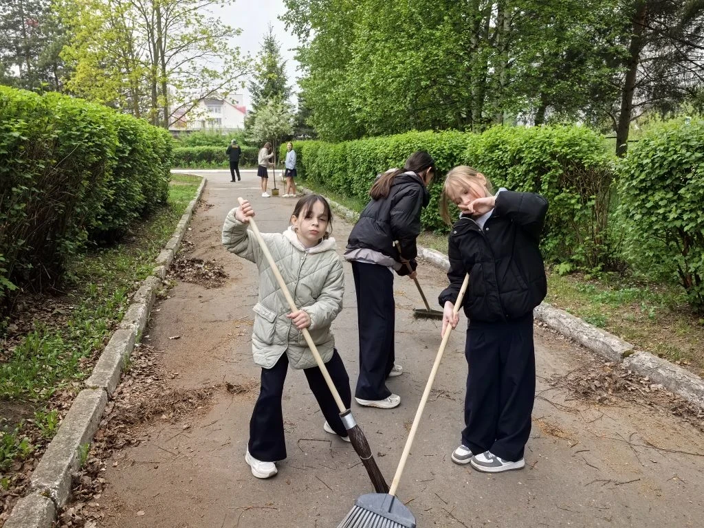 ✍Вперед, юнкор!  🌿Сегодня в рамках традиционной экологической акции «Зелёная весна» ученики 5-Е клас