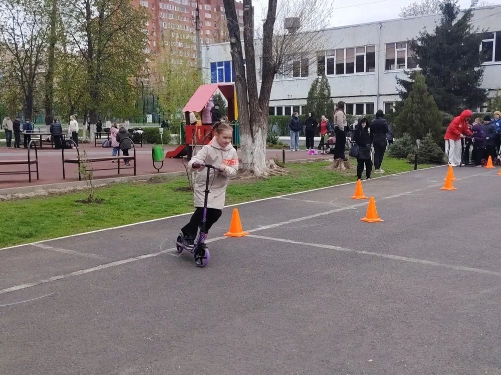 🛴НЕДЕЛЯ ФИЗИЧЕСКОЙ КУЛЬТУРЫ.💪 ПОЛОСА ПРЕПЯТСТВИЙ НА САМОКАТАХ 🛴   👉 14 апреля 2026 года в МАОУ «Школ