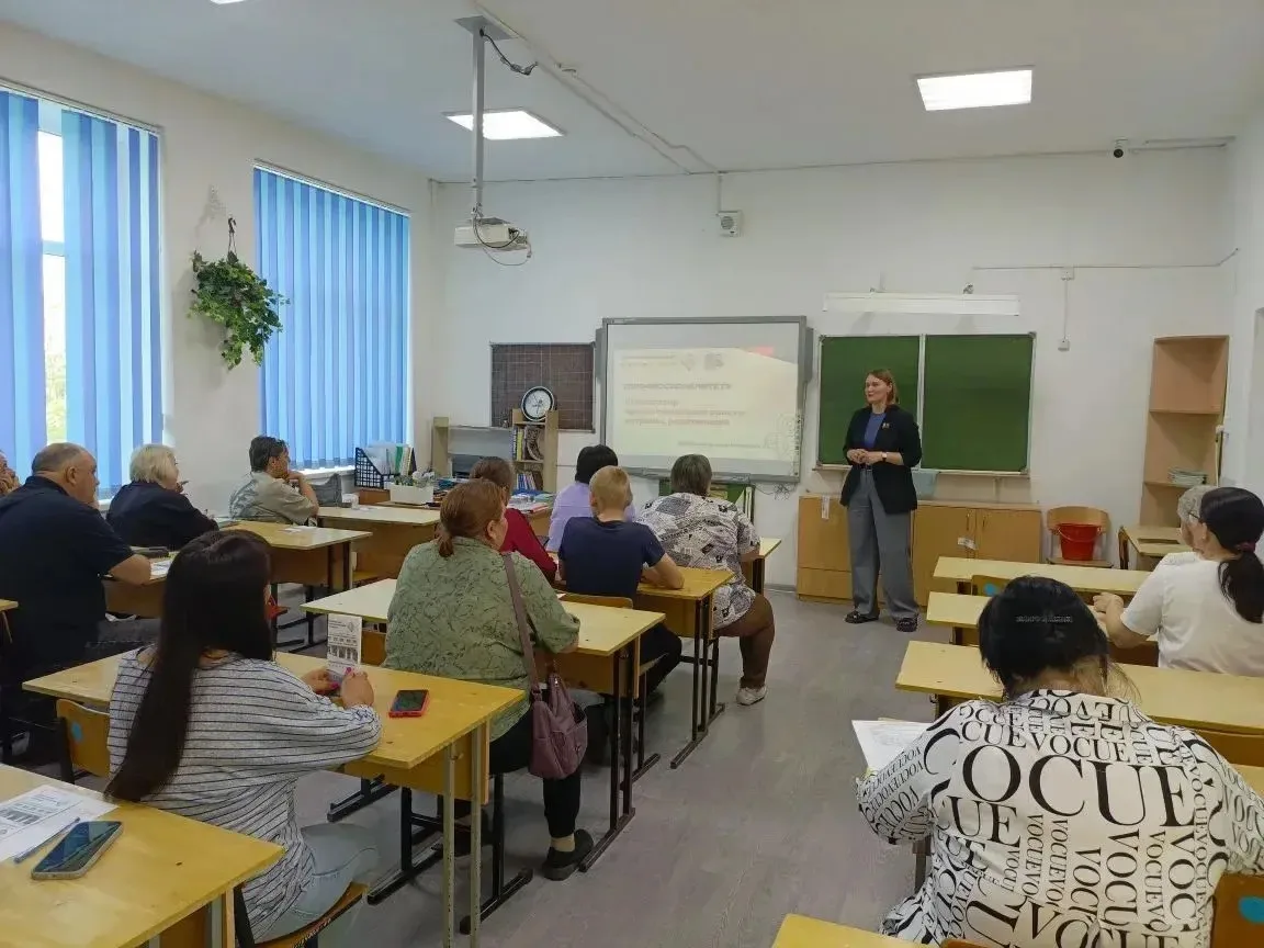 Планируем будущее заранее: встречи с родителями в школах №19 и №20 🤝🎓  Выбор профессии — это решение