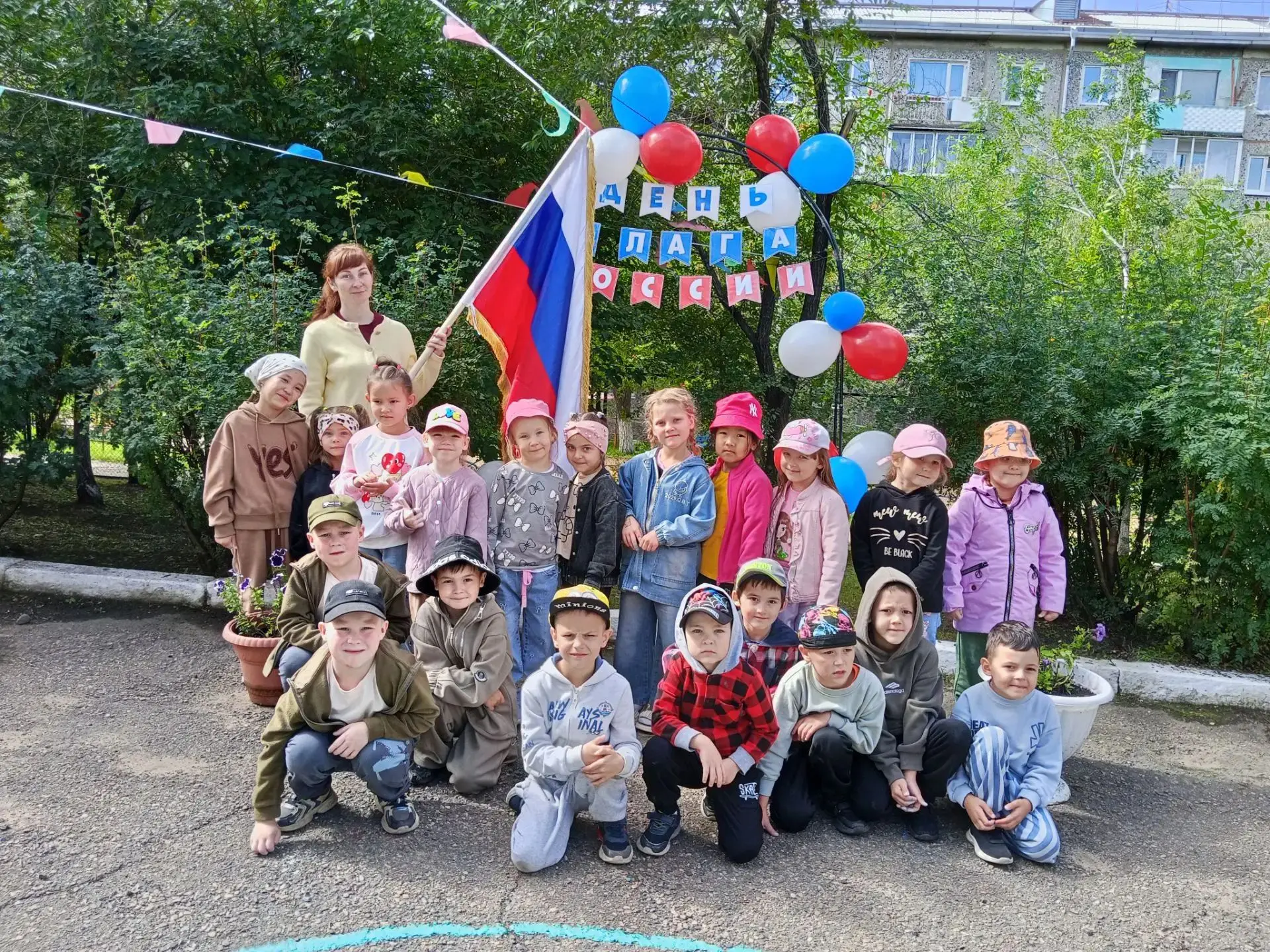 День Государственного флага Российской Федерации отмечается ежегодно 22 августа. В детс...