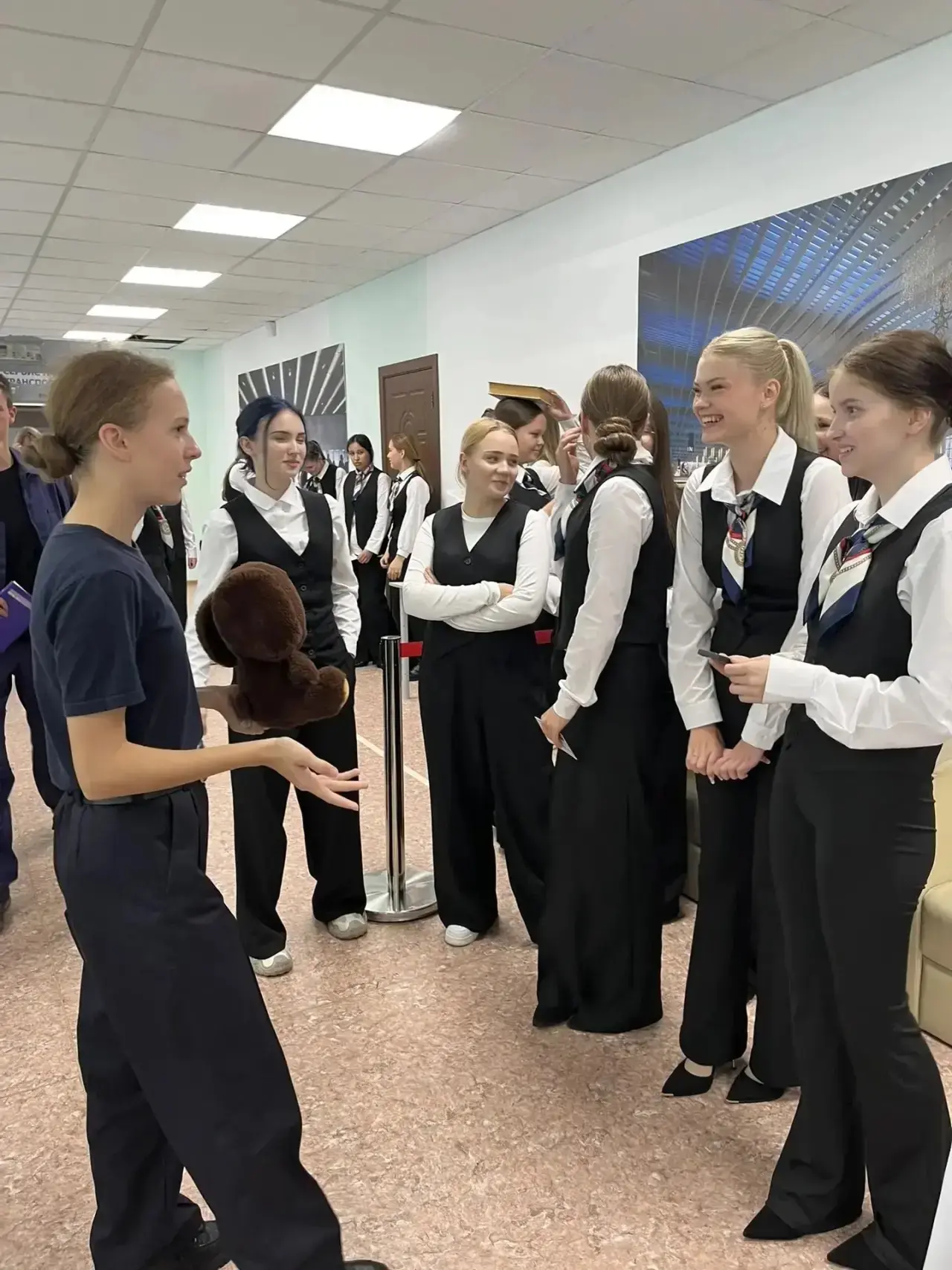 ✈️ Курс на взлёт! Первокурсницы специальности «Сервис на воздушном транспорте» получили...