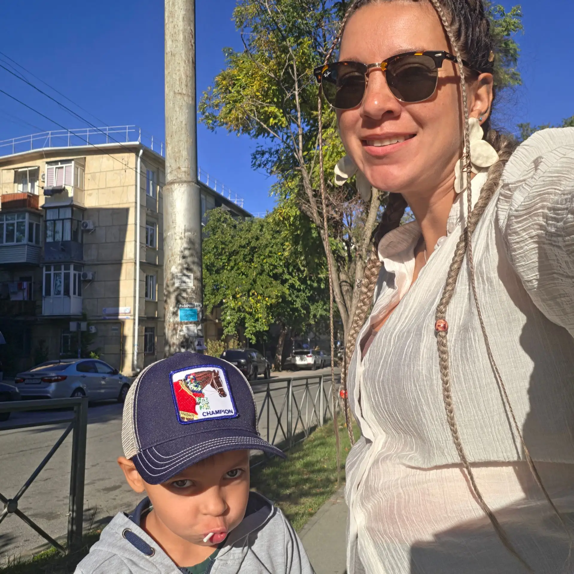 Папу на работу отвезли,Паха на тренировке,мы сейчас на квест на ДР к подруге,а затем де...