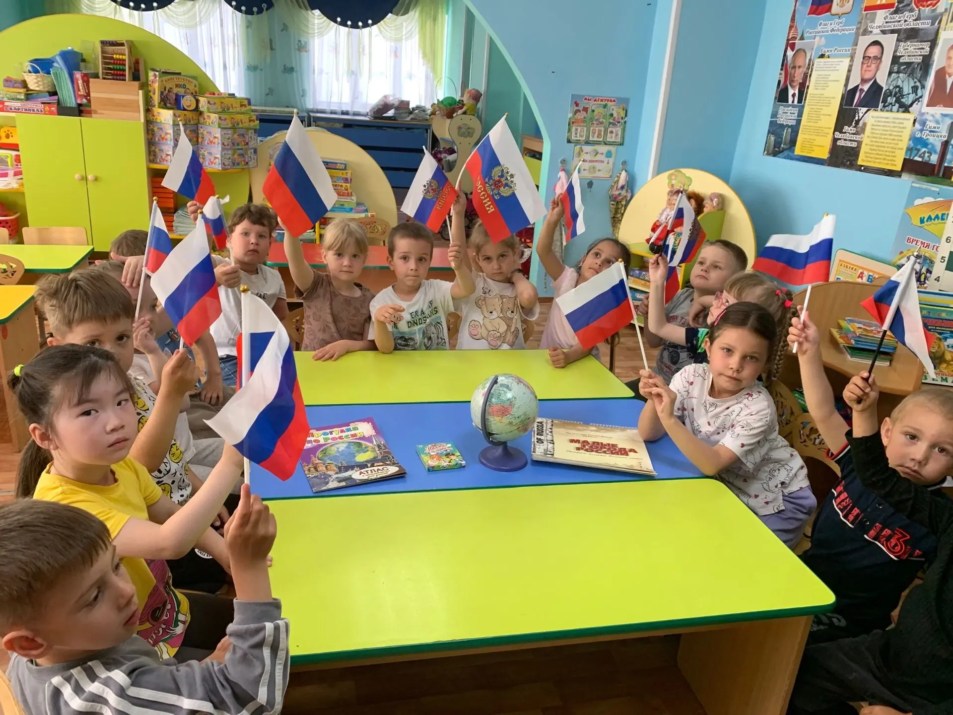 Сегодня в старшей группе «Затейники»проведена тематическая беседа «Моя Родина — Россия»...