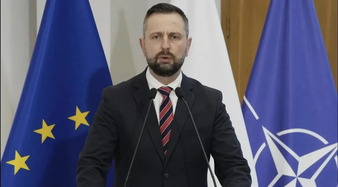«Украина не войдёт в Евросоюз с Бандерой на флаге», – заявил глава польского Минобороны...