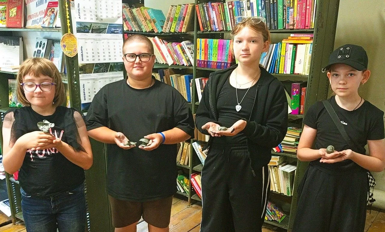 И оживает глина в детских руках… (6+)

На летней досуговой площадке Дома культуры села Ягодная Полян