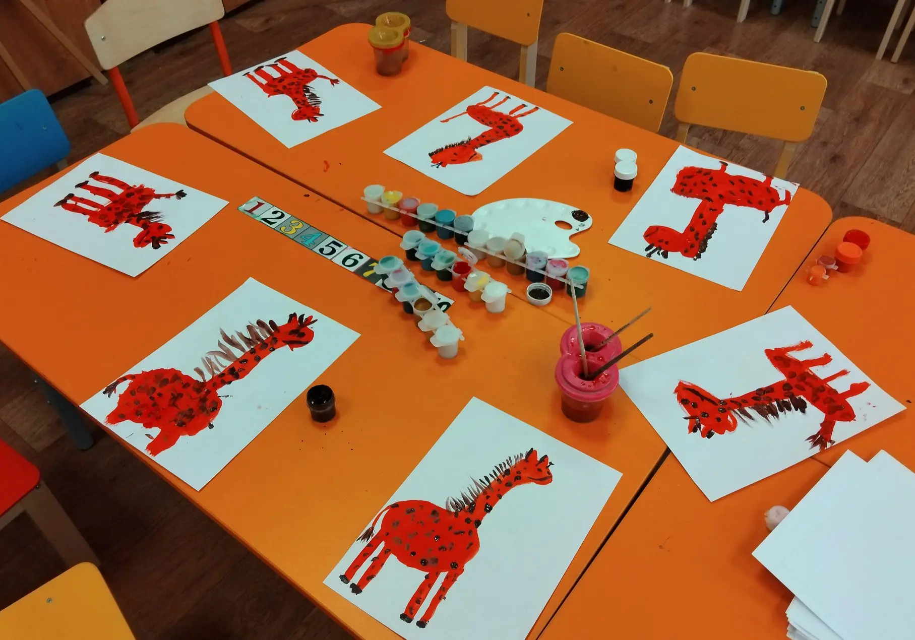 Яркое начало лета в нашей дошкольной группе! 🦒✨Сегодня, в День защиты детей, наша груп...