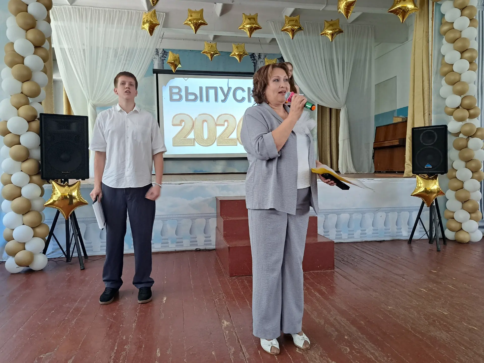✨Выпускной из девятого класса: прощание и начало нового пути✨

Сегодняшний день стал особенным для н