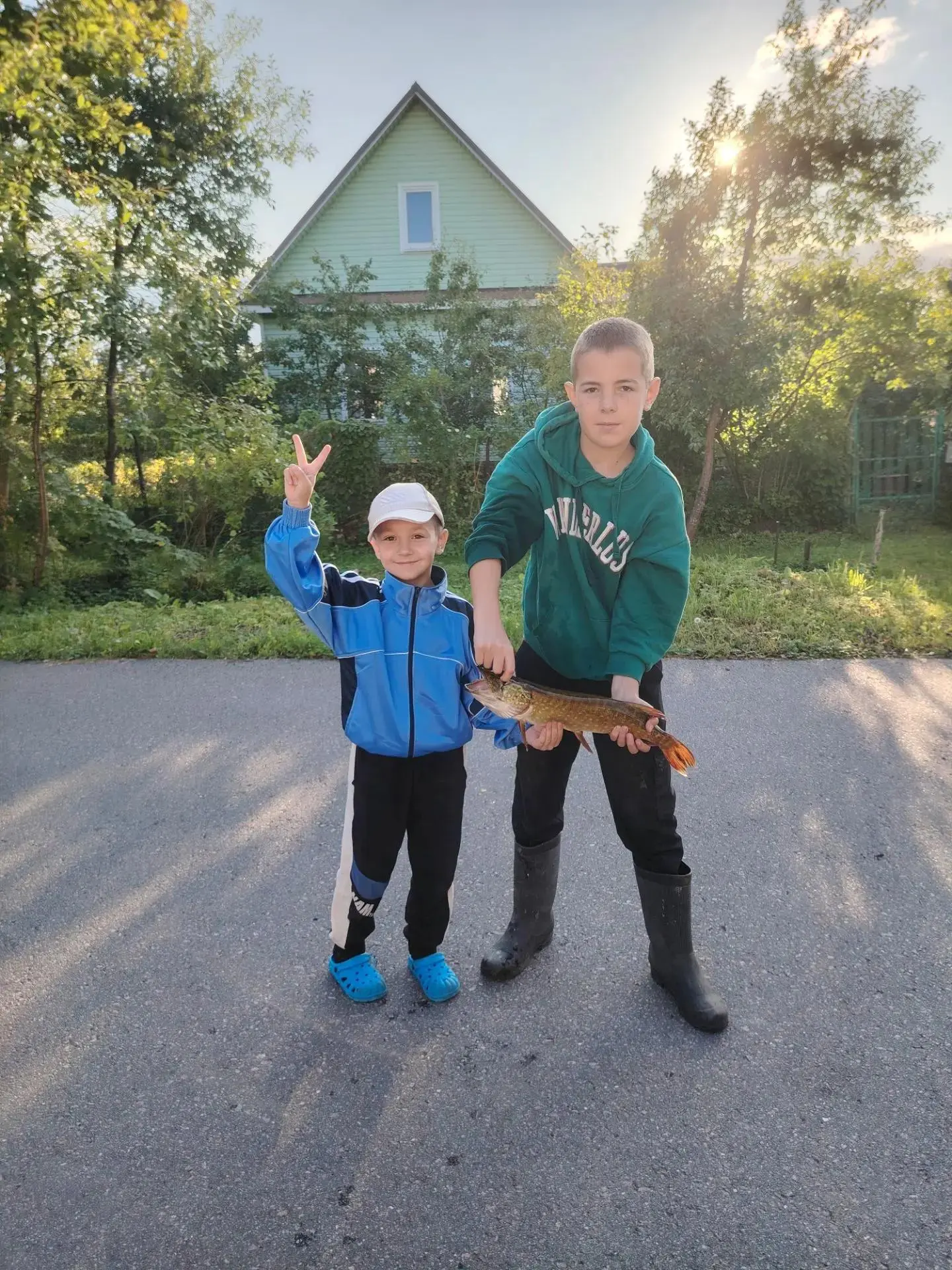 От нашего подписчика. Ловил на Колпанском озере на вертушку

УДАЧНАЯ РЫБАЛКА 👈 НЕ ЗАБУДЬ ПОДПИСАТЬС