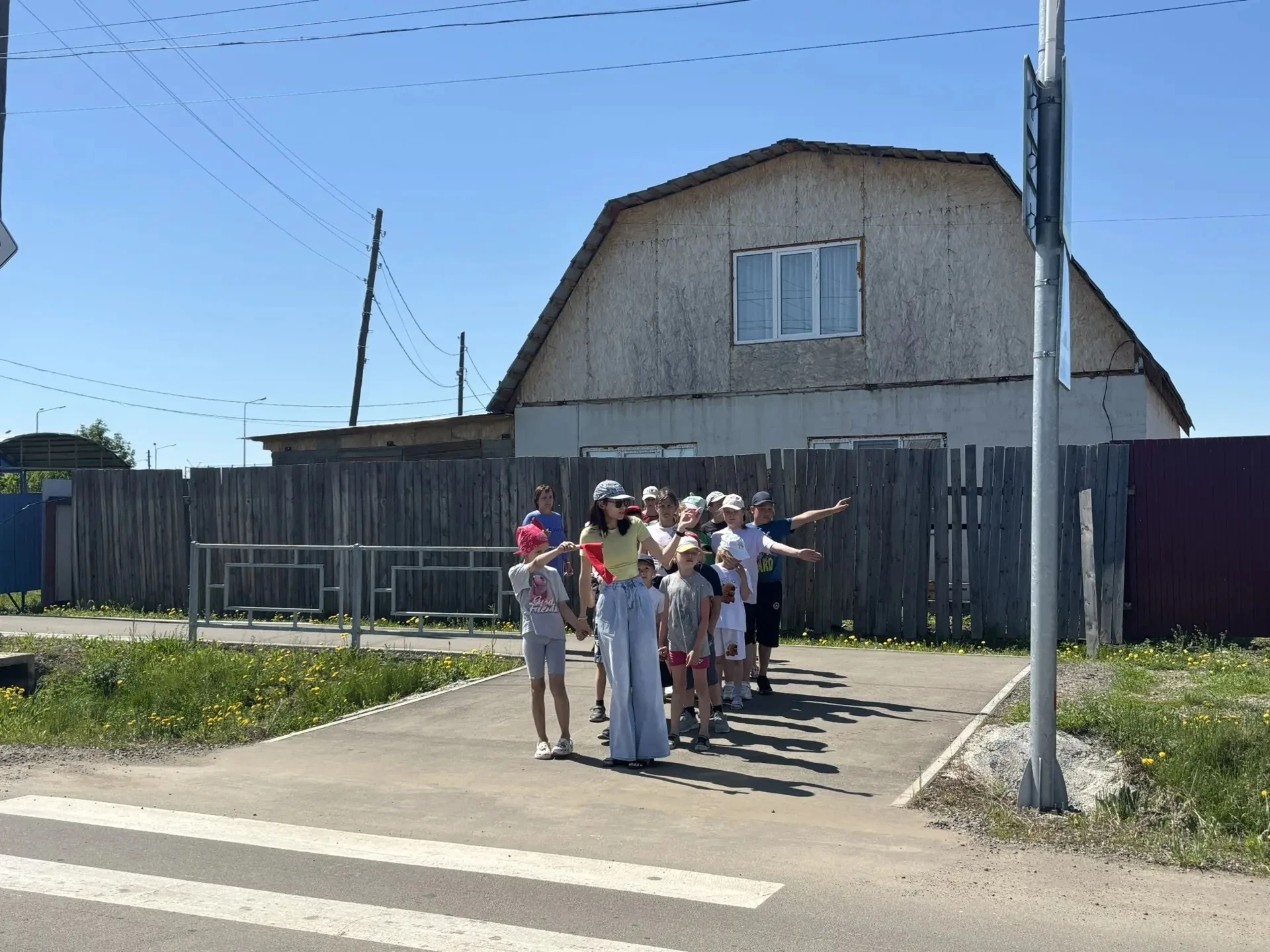 🗓Пятый день в пришкольном лагере: безопасность, спорт и сказка «Теремок»! 🎉 

💥Сегодняшний день п