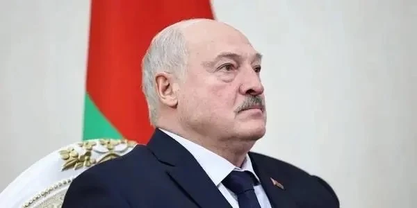⚡️Лукашенко заявил, что не стремится посещать США и обмениваться приветствиями с Трампом.  По его мн