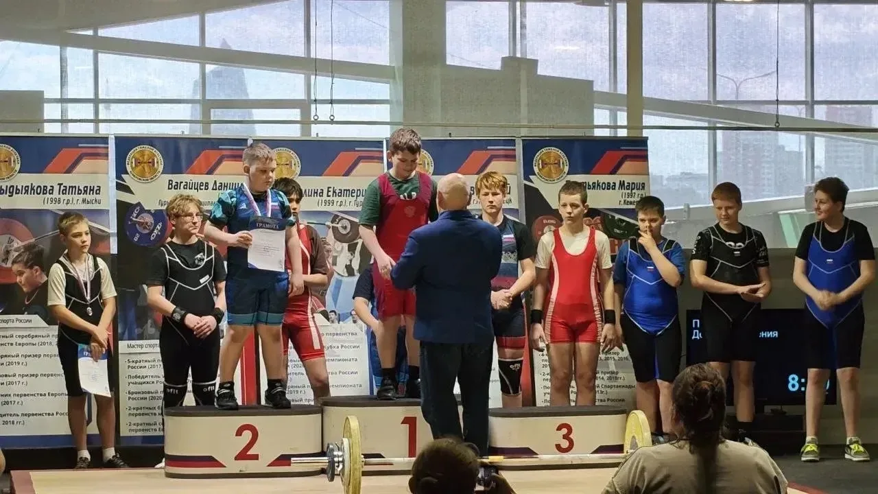 🏋️‍♂️ Золотой результат в честь Великой Победы! 🥇🇷🇺  В честь празднования 81-й годовщины Великой Поб