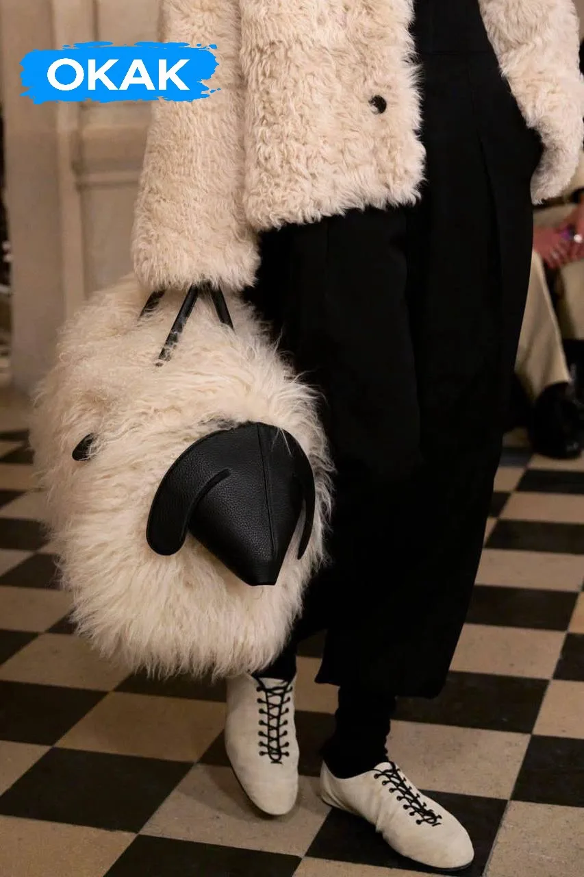 🗿 Jacquemus выпустили сумку-ОВЕЧКУ за 365 000 рублей — The Turismo shopper bag полност...