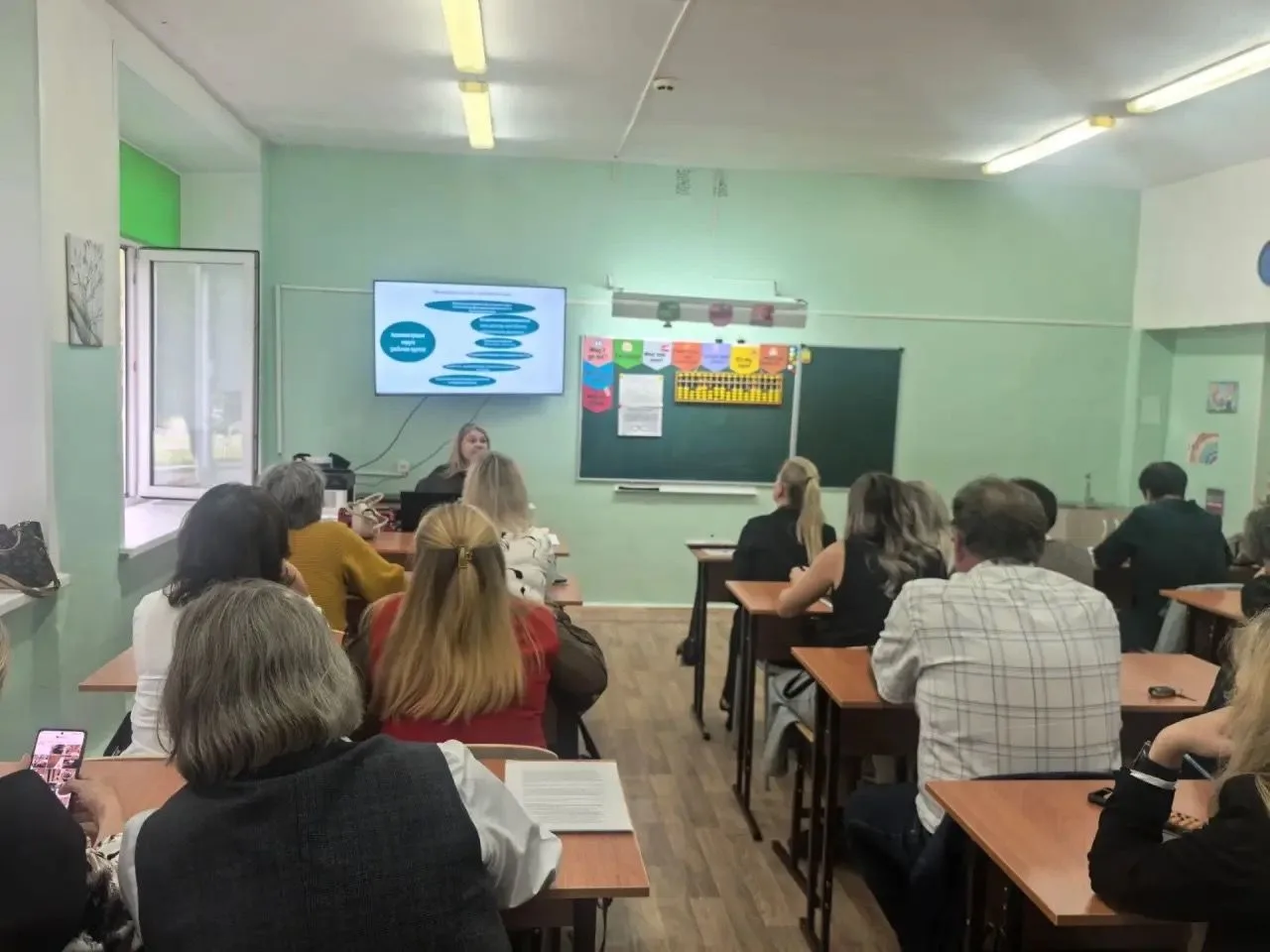 В Назаровском округе педагоги обсудили развитие финансовой грамотности у школьников и в...
