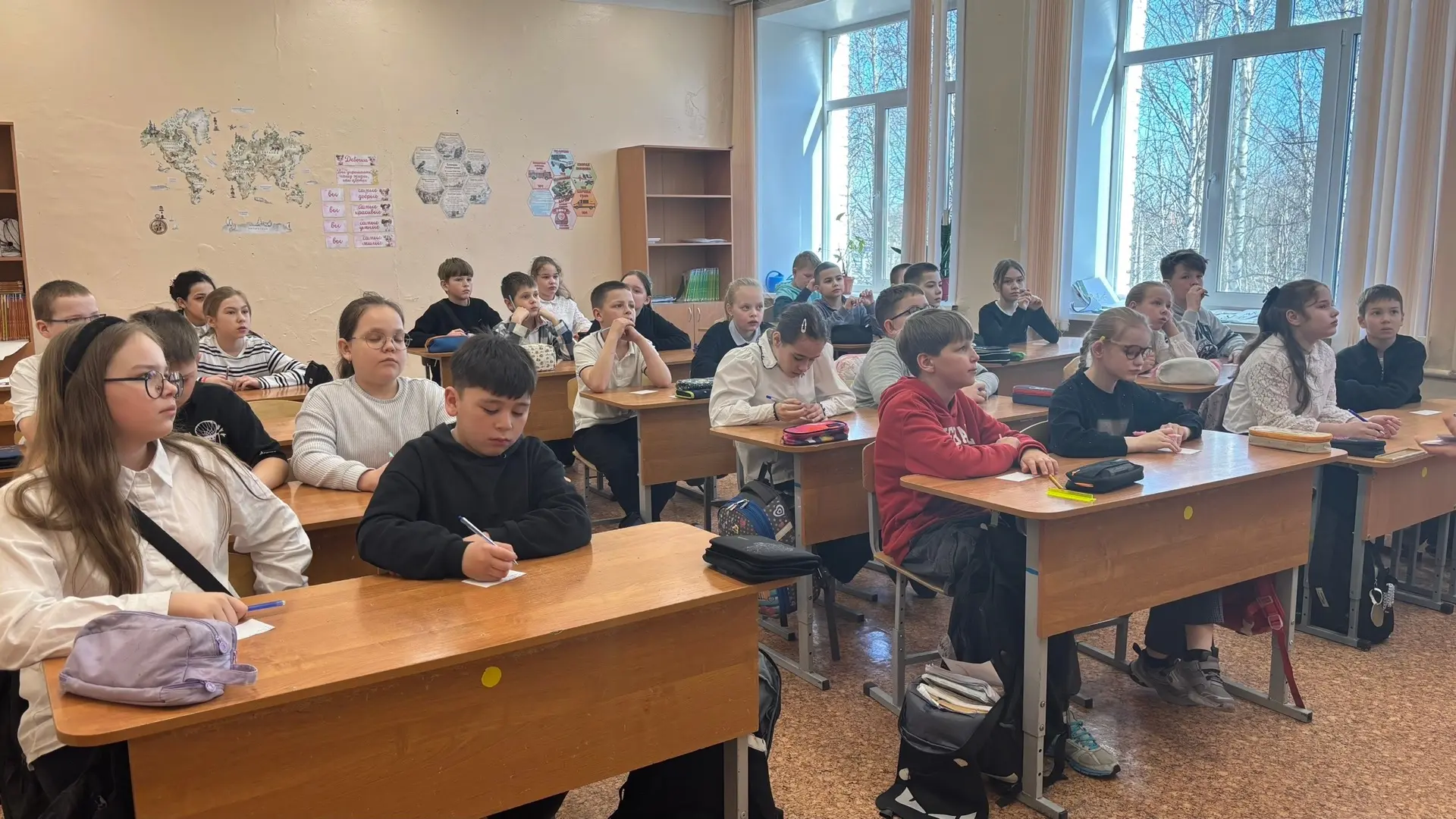 12 апреля — День космонавтики! ✨    В преддверии этого особенного дня для учеников 4‑х классов прошё