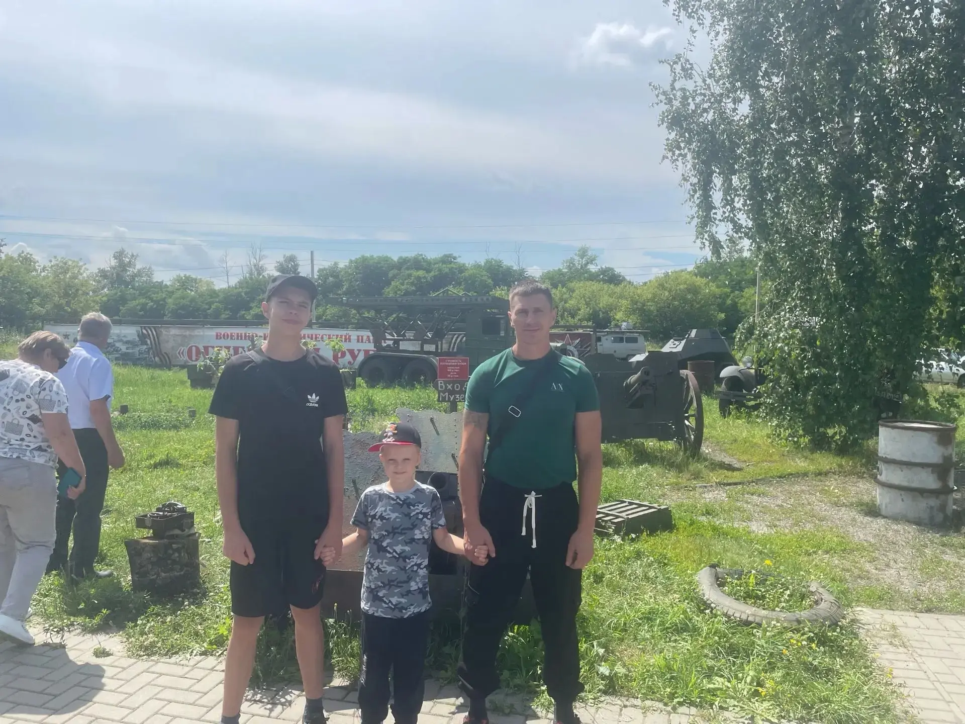 Влад Колесников воспитанник подготовительной группы вместе с родителями и братом посетил Курскую дуг