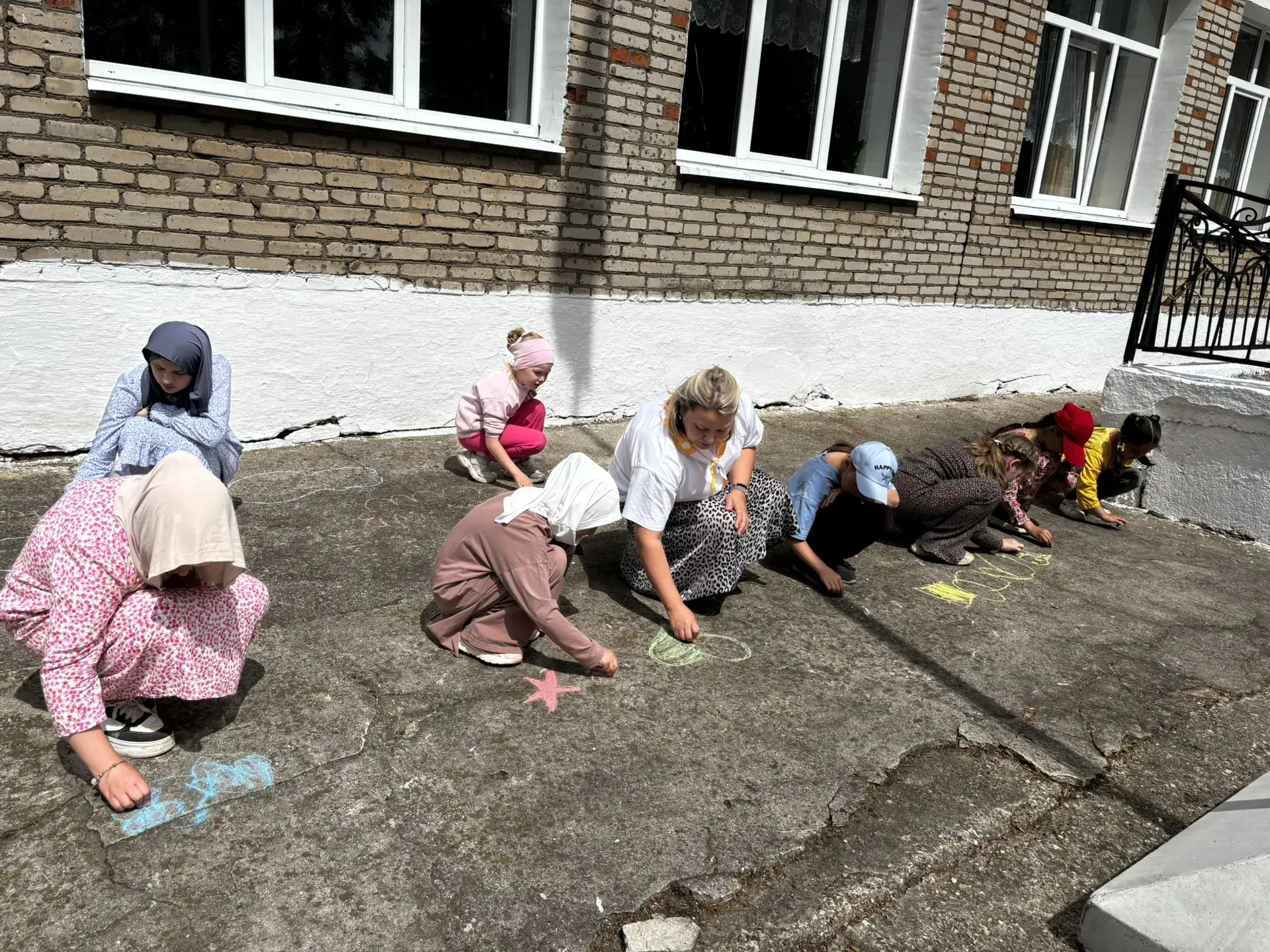 В честь Дня защиты детей 🎈 в пришкольном лагере прошёл настоящий праздник творчества и...