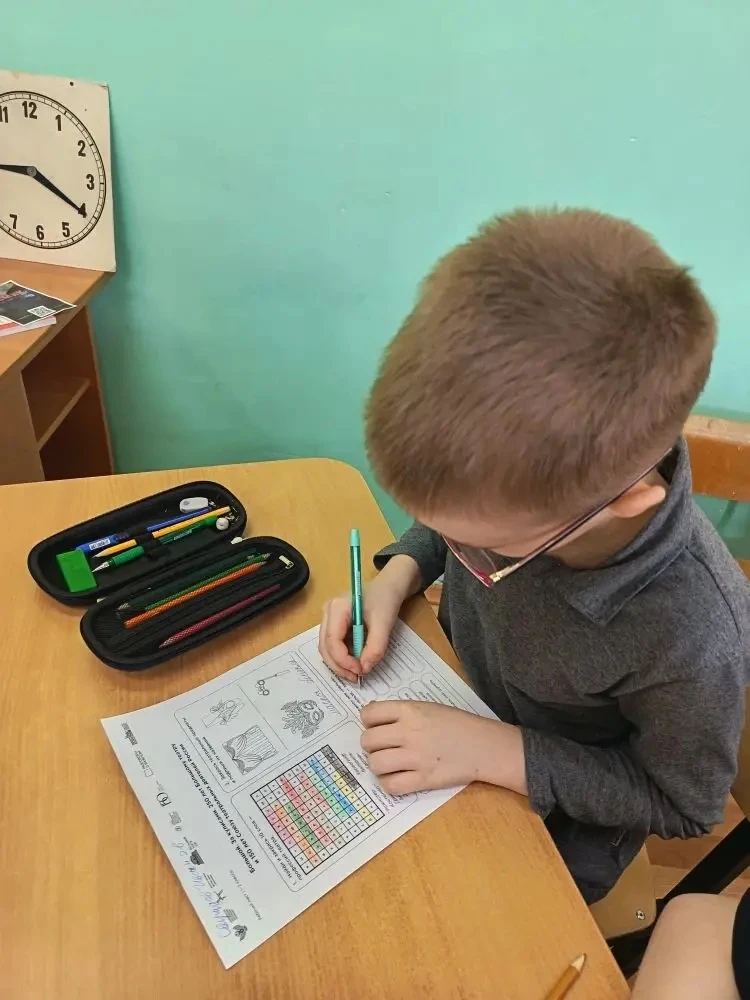 🏫 В нашей школе последний понедельник перед каникулами начинается с разговоров о важном. Сегодня оче