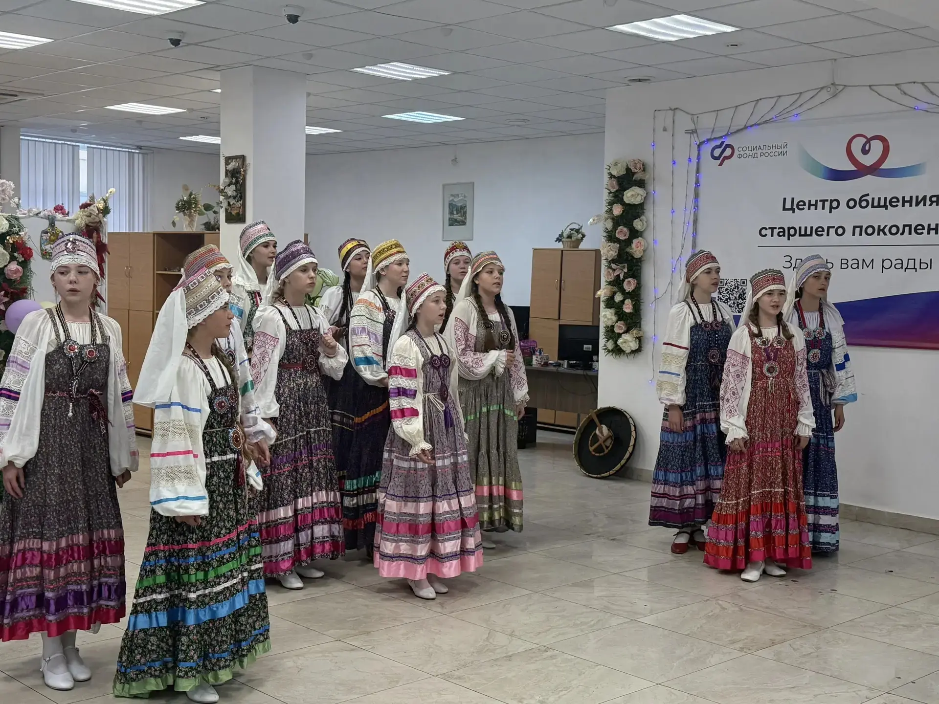 🎶 «Светлица» — для души и сердца

Фольклорный ансамбль «Светлица» МБУК КДЦ им. Т.Г. Шевченко выступ